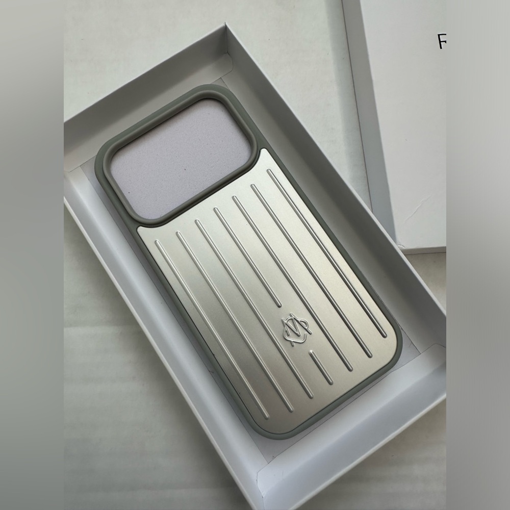 Rimowa Iphone Case Aluminum For Iphone 17 Pro - Picture 2 of 4